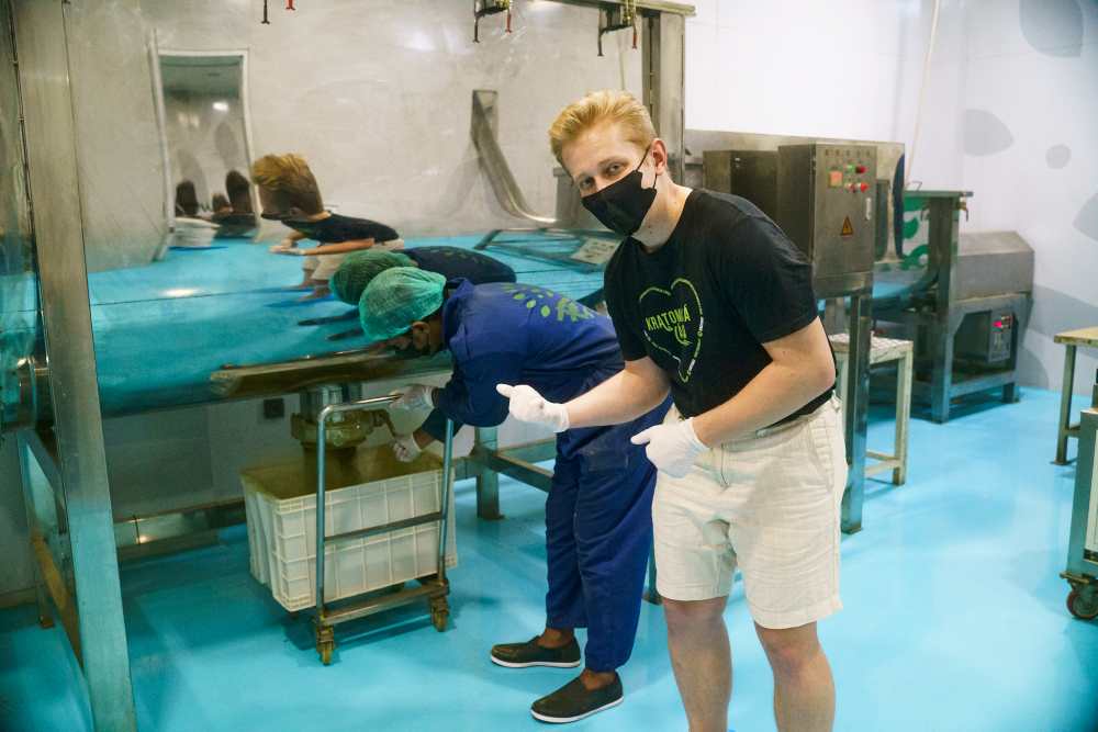 Jak se melou kratomové listy na jemný prášek 